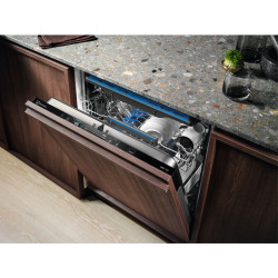 Electrolux EEM48331L Visiškai įmontuotos 14 vietos