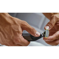 Philips OneBlade Pro 360 Trimmer